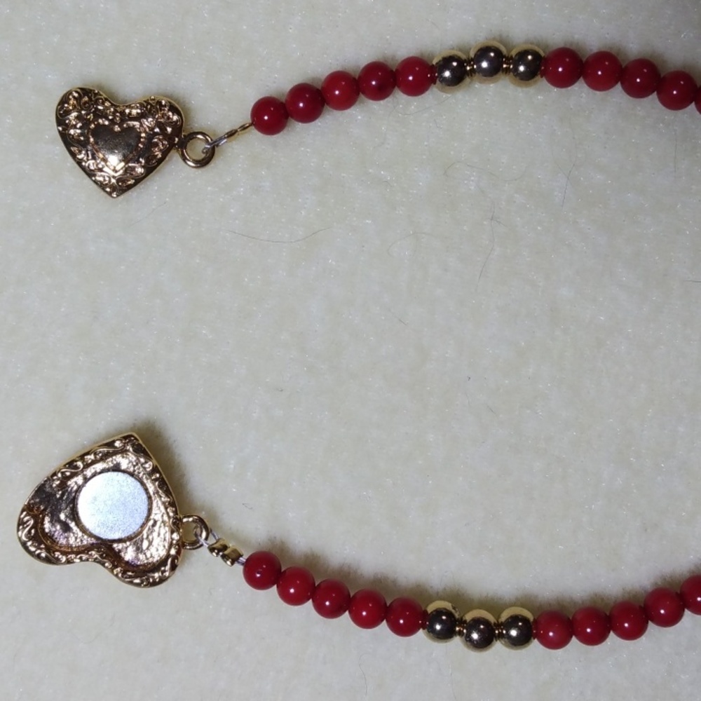Hand crafted Red Bamboo Coral bracelet with magnetic ♥️ clasp - Picture 2 of 3